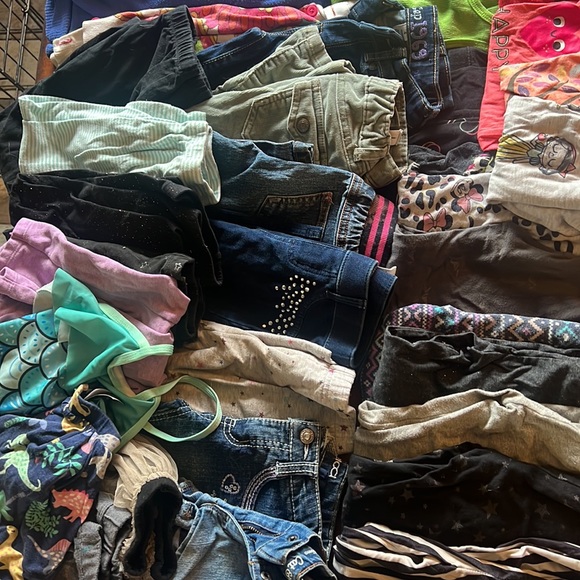 Lot of over 100 items size 4t girls - Picture 7 of 7